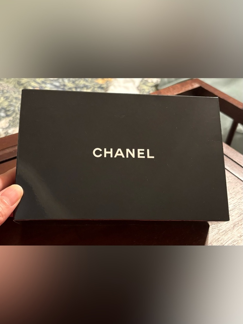 VINTAGE CHANEL BEAUTÈ Black Patent Makeup Pouch - Picture 3 of 5